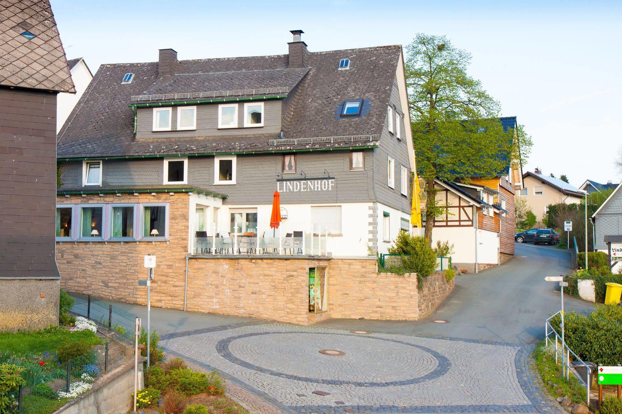 באד לאאספה Hotel Restaurant Lindenhof מראה חיצוני תמונה