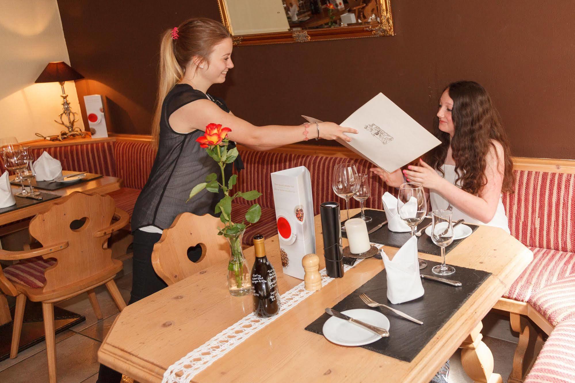 באד לאאספה Hotel Restaurant Lindenhof מראה חיצוני תמונה